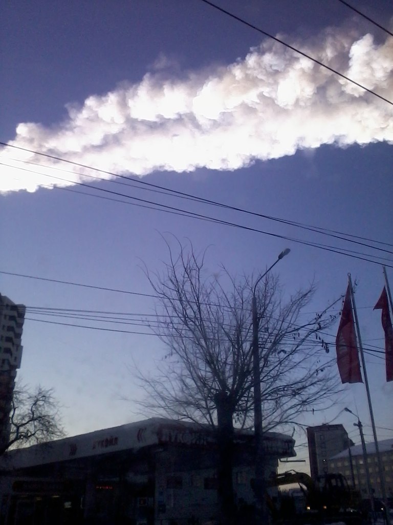 метеорит челябинск упавший 15 февраля 2013 года. метеорит в челябинске фото. 02. метеорит в челябинске. над челябинским метеоритом.